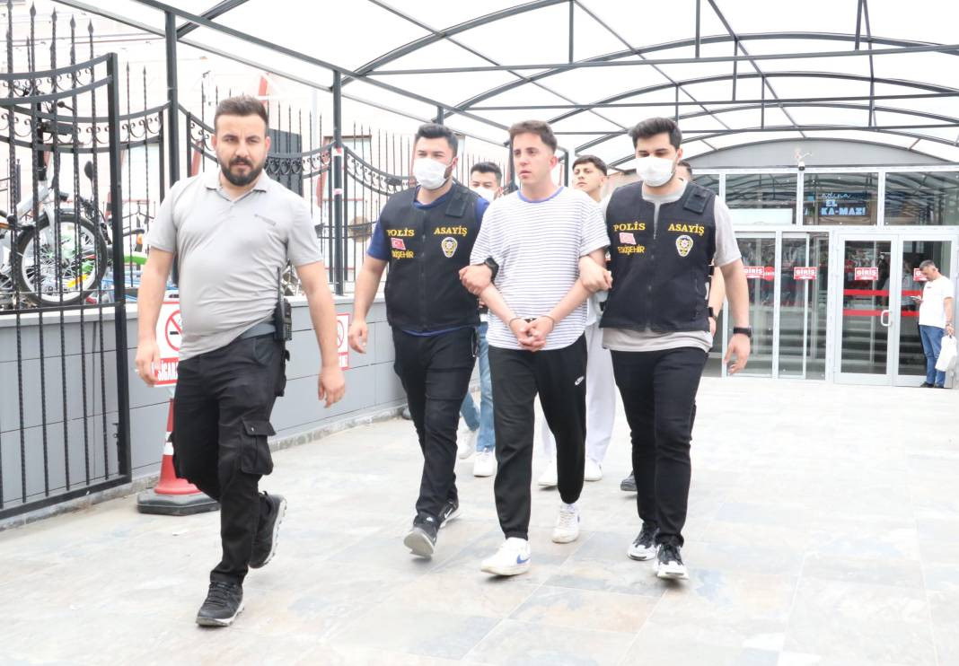 Eşini ve çocuğunu bıçaklayan Afgan’ı yaralayan 2 genç hapse girdi. Adalet ölürse devlet ölür demişler - Resim: 13